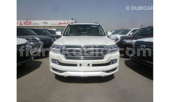Acheter Import Voiture Toyota Land Cruiser Blanc à Import - Dubai, Diana Acheter Import Voiture Toyota Land Cruiser Blanc à Import - Dubai, Diana