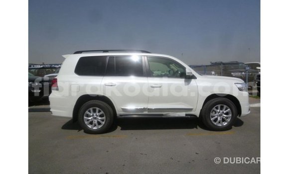Acheter Import Voiture Toyota Land Cruiser Blanc à Import - Dubai, Diana Acheter Import Voiture Toyota Land Cruiser Blanc à Import - Dubai, Diana