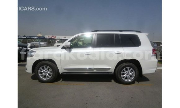 Acheter Import Voiture Toyota Land Cruiser Blanc à Import - Dubai, Diana Acheter Import Voiture Toyota Land Cruiser Blanc à Import - Dubai, Diana