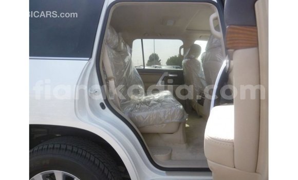 Acheter Import Voiture Toyota Land Cruiser Blanc à Import - Dubai, Diana Acheter Import Voiture Toyota Land Cruiser Blanc à Import - Dubai, Diana