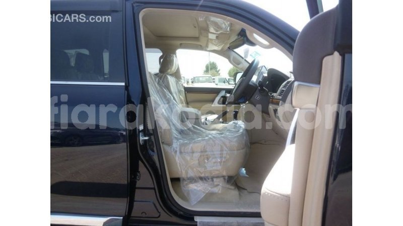 Big with watermark toyota land cruiser diana import dubai 5097