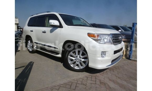 Acheter Import Voiture Toyota Land Cruiser Blanc à Import - Dubai, Diana Acheter Import Voiture Toyota Land Cruiser Blanc à Import - Dubai, Diana