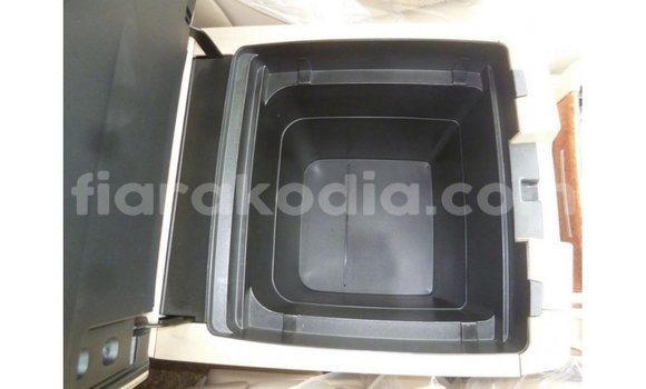 Acheter Import Voiture Toyota Land Cruiser Blanc à Import - Dubai, Diana Acheter Import Voiture Toyota Land Cruiser Blanc à Import - Dubai, Diana