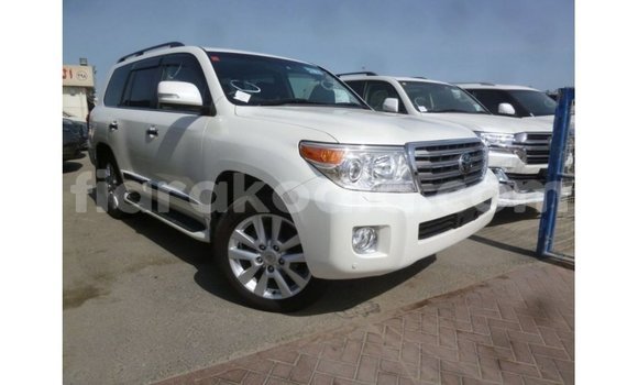Acheter Import Voiture Toyota Land Cruiser Blanc à Import - Dubai, Diana Acheter Import Voiture Toyota Land Cruiser Blanc à Import - Dubai, Diana