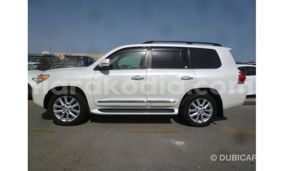 Acheter Import Voiture Toyota Land Cruiser Blanc à Import - Dubai, Diana Acheter Import Voiture Toyota Land Cruiser Blanc à Import - Dubai, Diana
