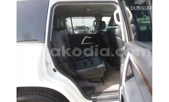 Acheter Import Voiture Toyota Land Cruiser Blanc à Import - Dubai, Diana Acheter Import Voiture Toyota Land Cruiser Blanc à Import - Dubai, Diana
