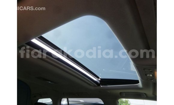 Acheter Import Voiture Toyota Land Cruiser Blanc à Import - Dubai, Diana Acheter Import Voiture Toyota Land Cruiser Blanc à Import - Dubai, Diana