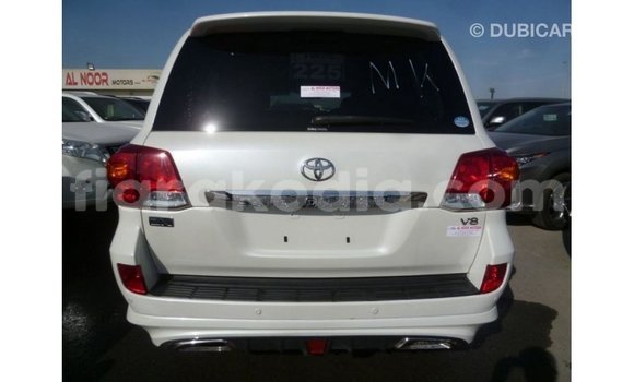 Acheter Import Voiture Toyota Land Cruiser Blanc à Import - Dubai, Diana Acheter Import Voiture Toyota Land Cruiser Blanc à Import - Dubai, Diana