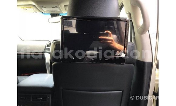 Acheter Import Voiture Toyota Land Cruiser Blanc à Import - Dubai, Diana Acheter Import Voiture Toyota Land Cruiser Blanc à Import - Dubai, Diana