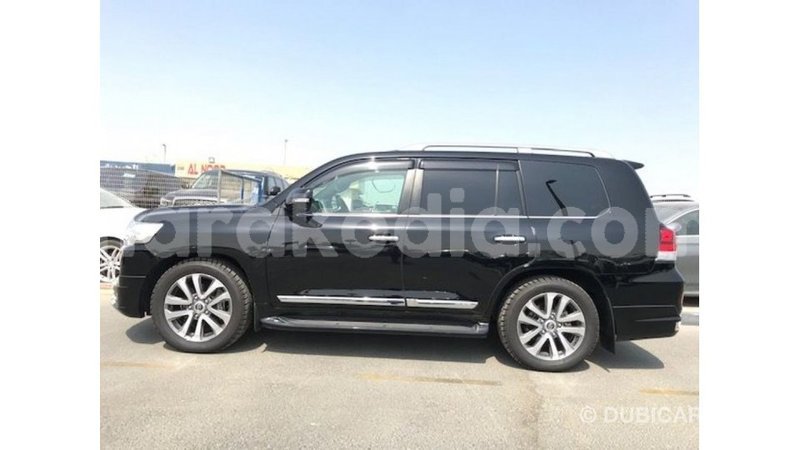 Big with watermark toyota land cruiser diana import dubai 5105