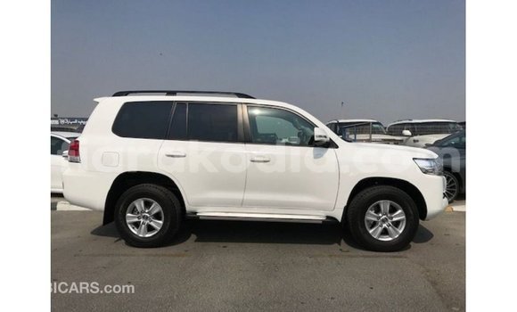 Acheter Import Voiture Toyota Land Cruiser Blanc à Import - Dubai, Diana Acheter Import Voiture Toyota Land Cruiser Blanc à Import - Dubai, Diana