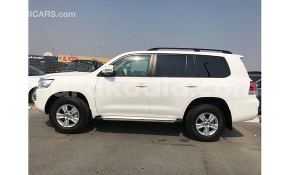 Acheter Import Voiture Toyota Land Cruiser Blanc à Import - Dubai, Diana Acheter Import Voiture Toyota Land Cruiser Blanc à Import - Dubai, Diana