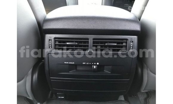 Acheter Import Voiture Toyota Land Cruiser Blanc à Import - Dubai, Diana Acheter Import Voiture Toyota Land Cruiser Blanc à Import - Dubai, Diana