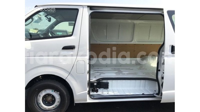 Big with watermark toyota hiace diana import dubai 5111