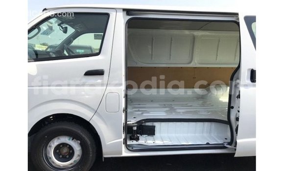 Acheter Import Voiture Toyota Hiace Blanc à Import - Dubai, Diana Acheter Import Voiture Toyota Hiace Blanc à Import - Dubai, Diana