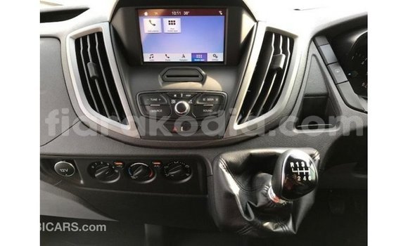 Acheter Import Voiture Ford Club Wagon Blanc à Import - Dubai, Diana Acheter Import Voiture Ford Club Wagon Blanc à Import - Dubai, Diana