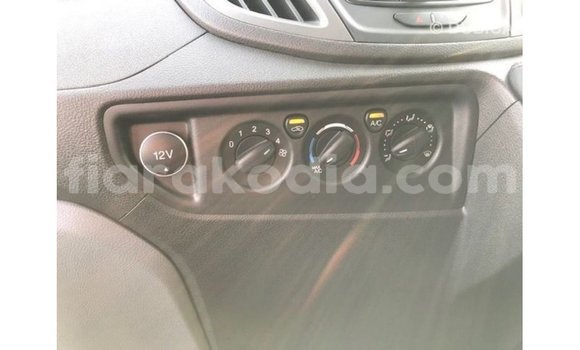 Acheter Import Voiture Ford Club Wagon Blanc à Import - Dubai, Diana Acheter Import Voiture Ford Club Wagon Blanc à Import - Dubai, Diana