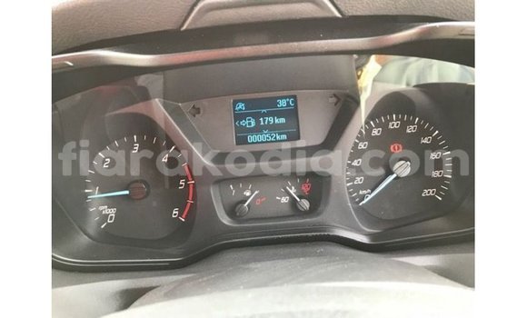 Acheter Import Voiture Ford Club Wagon Blanc à Import - Dubai, Diana Acheter Import Voiture Ford Club Wagon Blanc à Import - Dubai, Diana