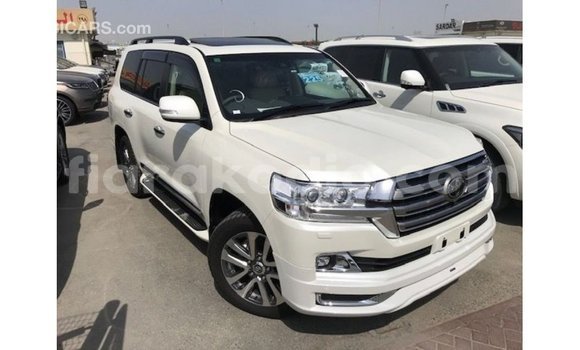 Acheter Import Voiture Toyota Land Cruiser Blanc à Import - Dubai, Diana Acheter Import Voiture Toyota Land Cruiser Blanc à Import - Dubai, Diana