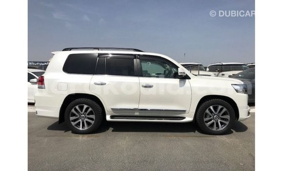 Acheter Import Voiture Toyota Land Cruiser Blanc à Import - Dubai, Diana Acheter Import Voiture Toyota Land Cruiser Blanc à Import - Dubai, Diana