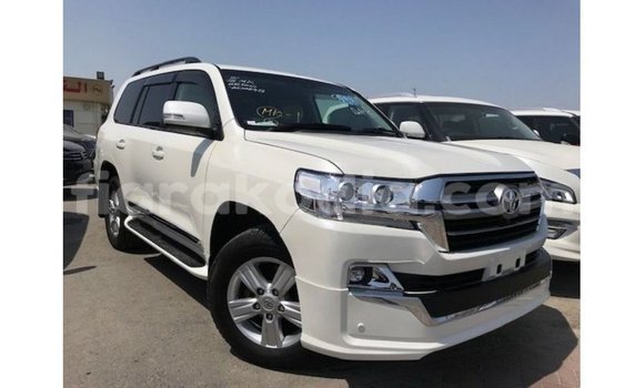 Acheter Import Voiture Toyota Land Cruiser Blanc à Import - Dubai, Diana Acheter Import Voiture Toyota Land Cruiser Blanc à Import - Dubai, Diana