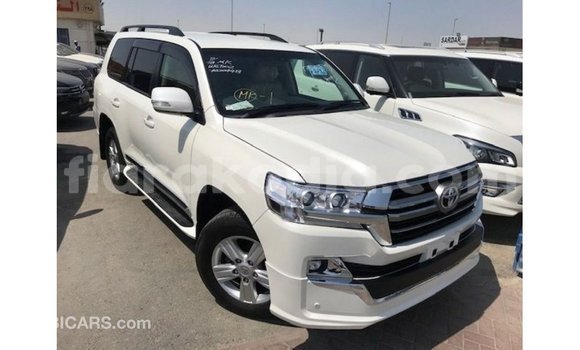 Acheter Import Voiture Toyota Land Cruiser Blanc à Import - Dubai, Diana Acheter Import Voiture Toyota Land Cruiser Blanc à Import - Dubai, Diana