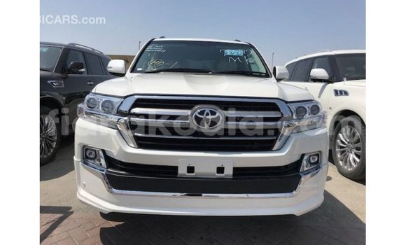 Acheter Import Voiture Toyota Land Cruiser Blanc à Import - Dubai, Diana Acheter Import Voiture Toyota Land Cruiser Blanc à Import - Dubai, Diana