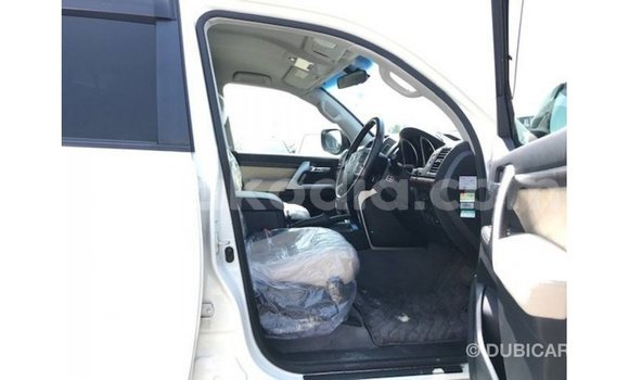 Acheter Import Voiture Toyota Land Cruiser Blanc à Import - Dubai, Diana Acheter Import Voiture Toyota Land Cruiser Blanc à Import - Dubai, Diana