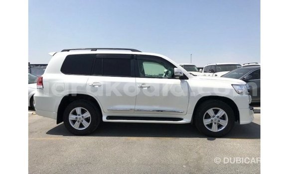 Acheter Import Voiture Toyota Land Cruiser Blanc à Import - Dubai, Diana Acheter Import Voiture Toyota Land Cruiser Blanc à Import - Dubai, Diana