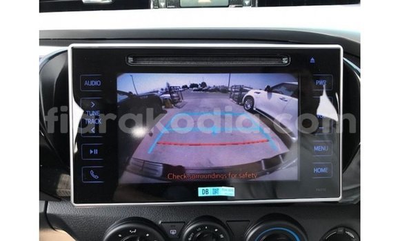 Acheter Import Voiture Toyota Hilux Noir à Import - Dubai, Diana Acheter Import Voiture Toyota Hilux Noir à Import - Dubai, Diana