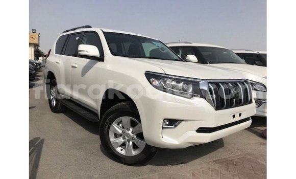 Acheter Import Voiture Toyota Prado Blanc à Import - Dubai, Diana Acheter Import Voiture Toyota Prado Blanc à Import - Dubai, Diana