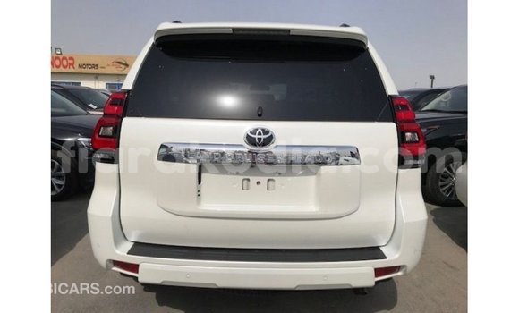 Acheter Import Voiture Toyota Prado Blanc à Import - Dubai, Diana Acheter Import Voiture Toyota Prado Blanc à Import - Dubai, Diana
