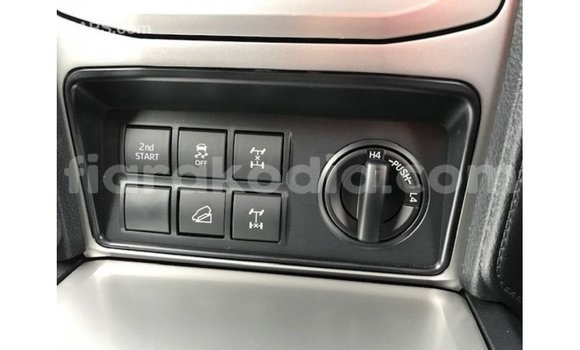 Acheter Import Voiture Toyota Prado Blanc à Import - Dubai, Diana Acheter Import Voiture Toyota Prado Blanc à Import - Dubai, Diana