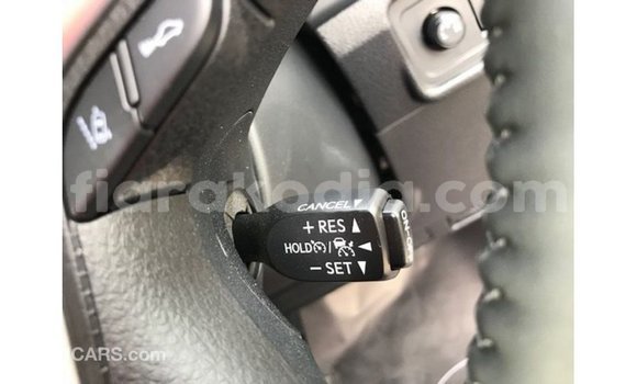 Acheter Import Voiture Toyota Prado Blanc à Import - Dubai, Diana Acheter Import Voiture Toyota Prado Blanc à Import - Dubai, Diana