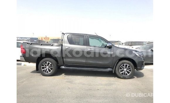 Acheter Import Voiture Toyota Hilux Noir à Import - Dubai, Diana Acheter Import Voiture Toyota Hilux Noir à Import - Dubai, Diana