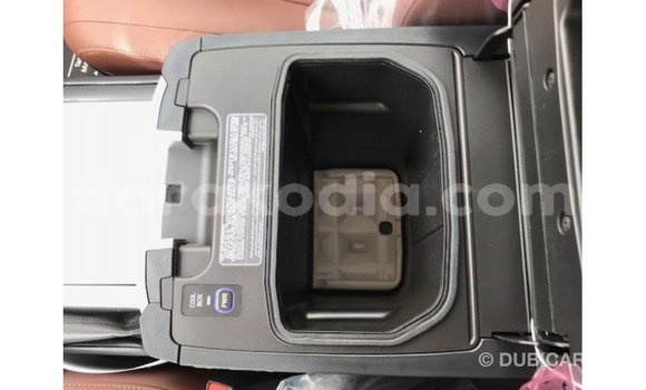 Acheter Import Voiture Toyota Land Cruiser Noir à Import - Dubai, Diana Acheter Import Voiture Toyota Land Cruiser Noir à Import - Dubai, Diana