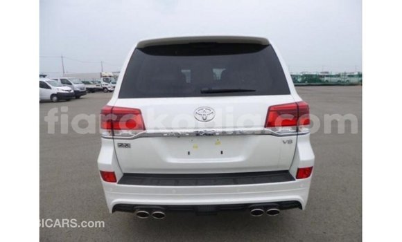 Acheter Import Voiture Toyota Land Cruiser Blanc à Import - Dubai, Diana Acheter Import Voiture Toyota Land Cruiser Blanc à Import - Dubai, Diana