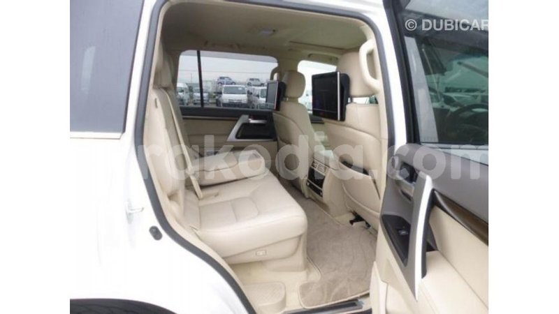 Big with watermark toyota land cruiser diana import dubai 5126