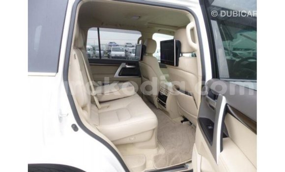 Acheter Import Voiture Toyota Land Cruiser Blanc à Import - Dubai, Diana Acheter Import Voiture Toyota Land Cruiser Blanc à Import - Dubai, Diana