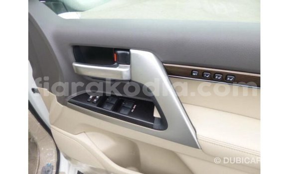 Acheter Import Voiture Toyota Land Cruiser Blanc à Import - Dubai, Diana Acheter Import Voiture Toyota Land Cruiser Blanc à Import - Dubai, Diana