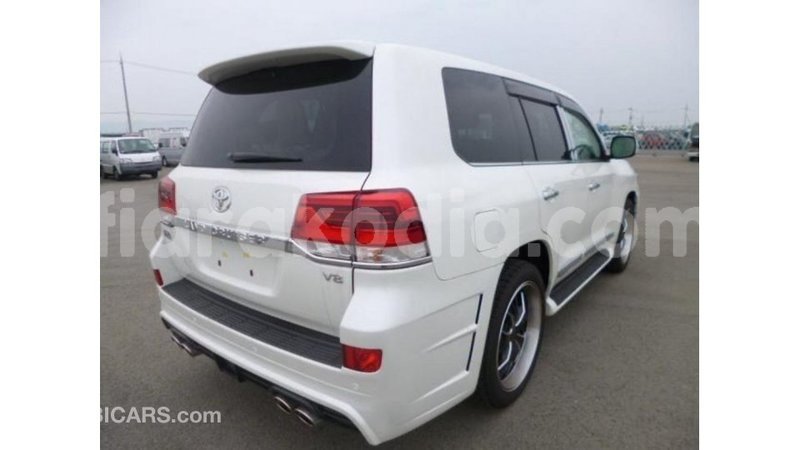 Big with watermark toyota land cruiser diana import dubai 5126