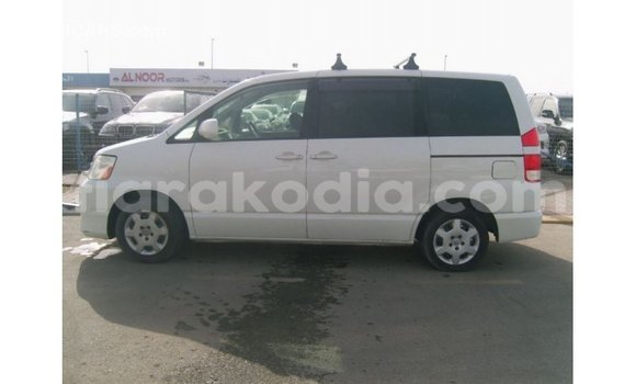 Acheter Import Voiture Toyota Noah Blanc à Import - Dubai, Diana Acheter Import Voiture Toyota Noah Blanc à Import - Dubai, Diana