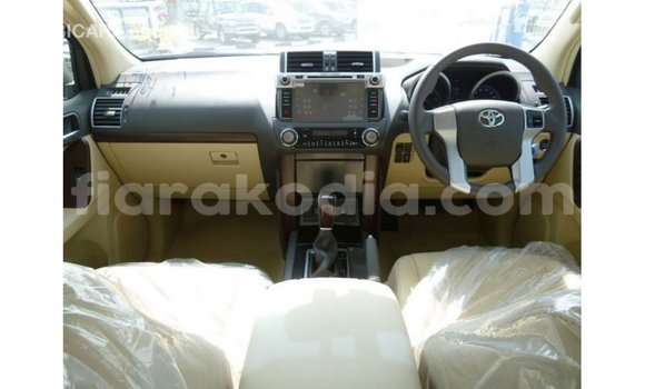 Acheter Import Voiture Toyota Prado Blanc à Import - Dubai, Diana Acheter Import Voiture Toyota Prado Blanc à Import - Dubai, Diana
