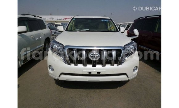 Acheter Import Voiture Toyota Prado Blanc à Import - Dubai, Diana Acheter Import Voiture Toyota Prado Blanc à Import - Dubai, Diana
