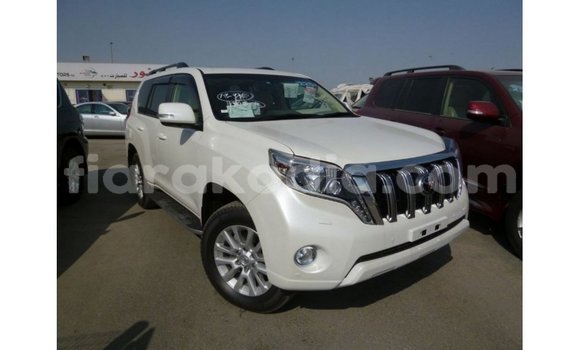 Acheter Import Voiture Toyota Prado Blanc à Import - Dubai, Diana Acheter Import Voiture Toyota Prado Blanc à Import - Dubai, Diana