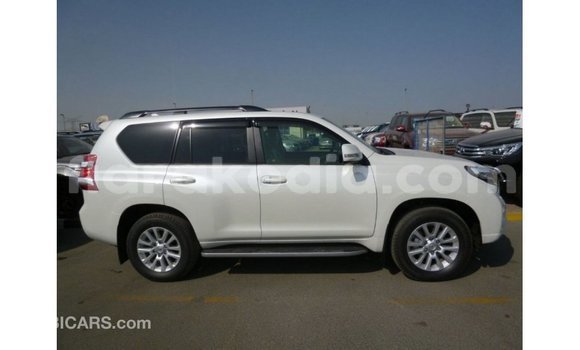 Acheter Import Voiture Toyota Prado Blanc à Import - Dubai, Diana Acheter Import Voiture Toyota Prado Blanc à Import - Dubai, Diana