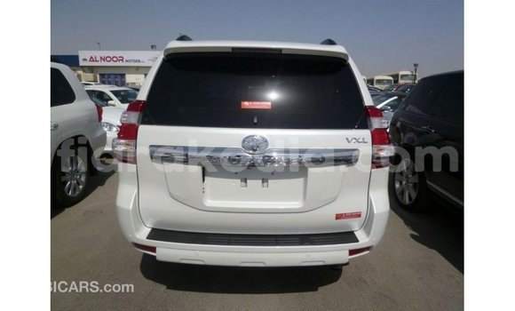 Acheter Import Voiture Toyota Prado Blanc à Import - Dubai, Diana Acheter Import Voiture Toyota Prado Blanc à Import - Dubai, Diana