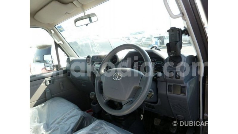 Big with watermark toyota land cruiser diana import dubai 5160