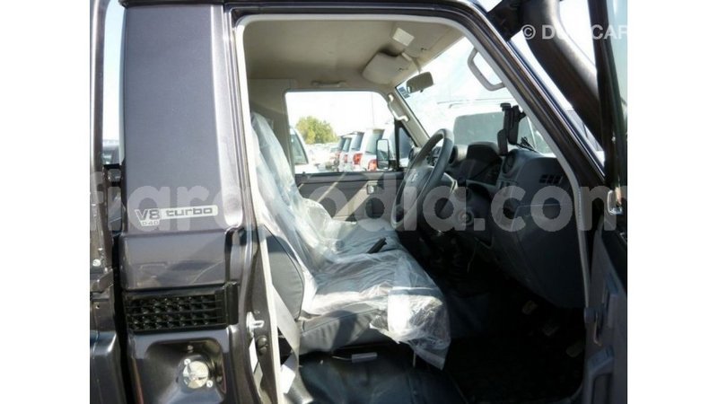 Big with watermark toyota land cruiser diana import dubai 5160