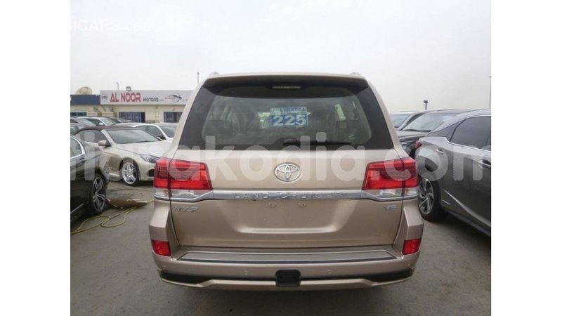 Big with watermark toyota land cruiser diana import dubai 5181